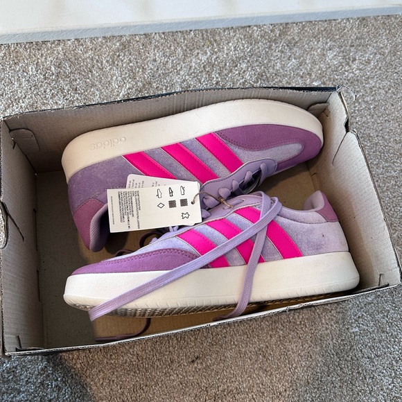 NWT Adidas 'Barreda Shoes - Powder Plum / Shock Pink / Purple Women’s Size 8 - Picture 2 of 3